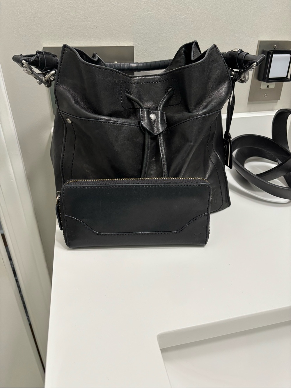 Frye Demi Hobo Shoulder Bag / Tote in Black Leather and Wallet - Picture 3 of 12